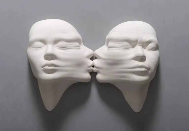 Johnson Tsang: L’Arte della Metamorfosi e della Percezione