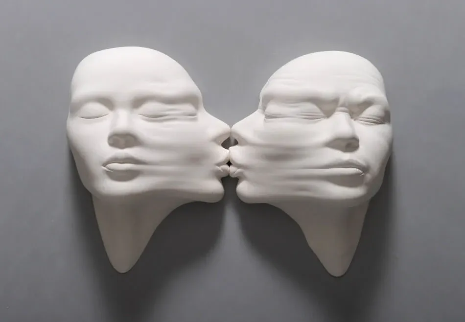 Johnson Tsang: L’Arte della Metamorfosi e della Percezione