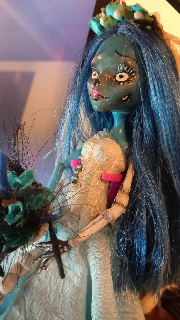 Elisa's Creations: Between Art and Horror