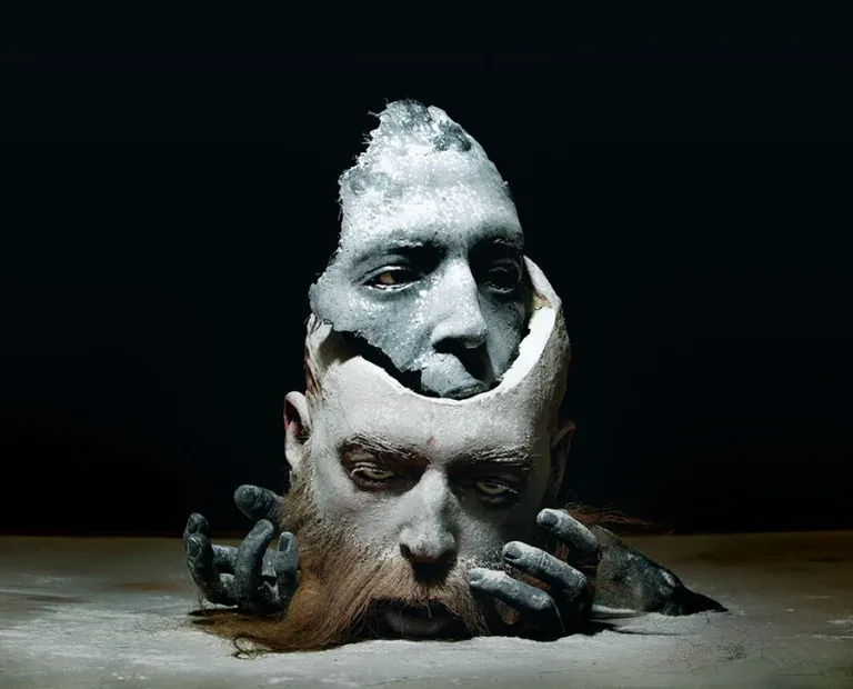 Sarah Sitkin una Sfida alle Convenzioni Estetiche