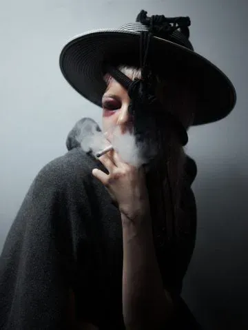 Sarah Sitkin una Sfida alle Convenzioni Estetiche