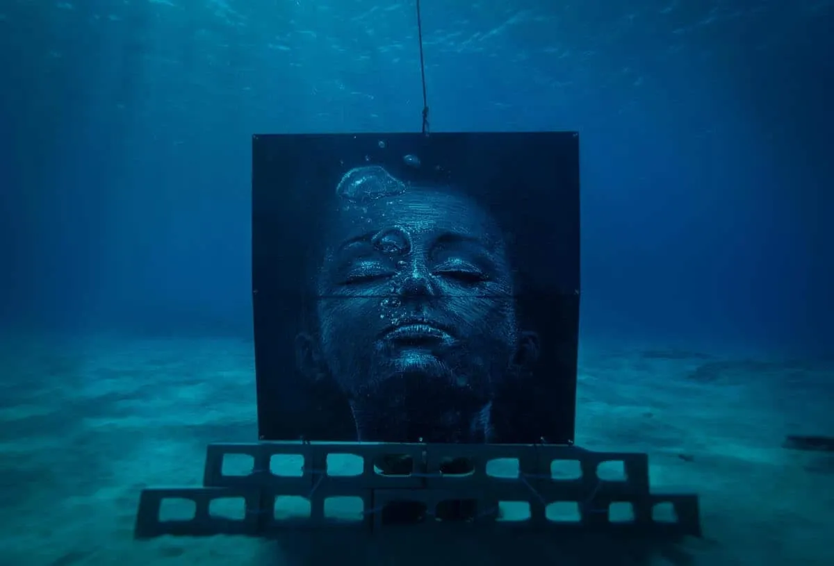 Spettri d'Acqua I Murales Sommersi di Sean Yoro