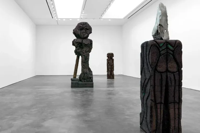 Carne e Dei Caduti L'Orrore Arcaico di Huma Bhabha