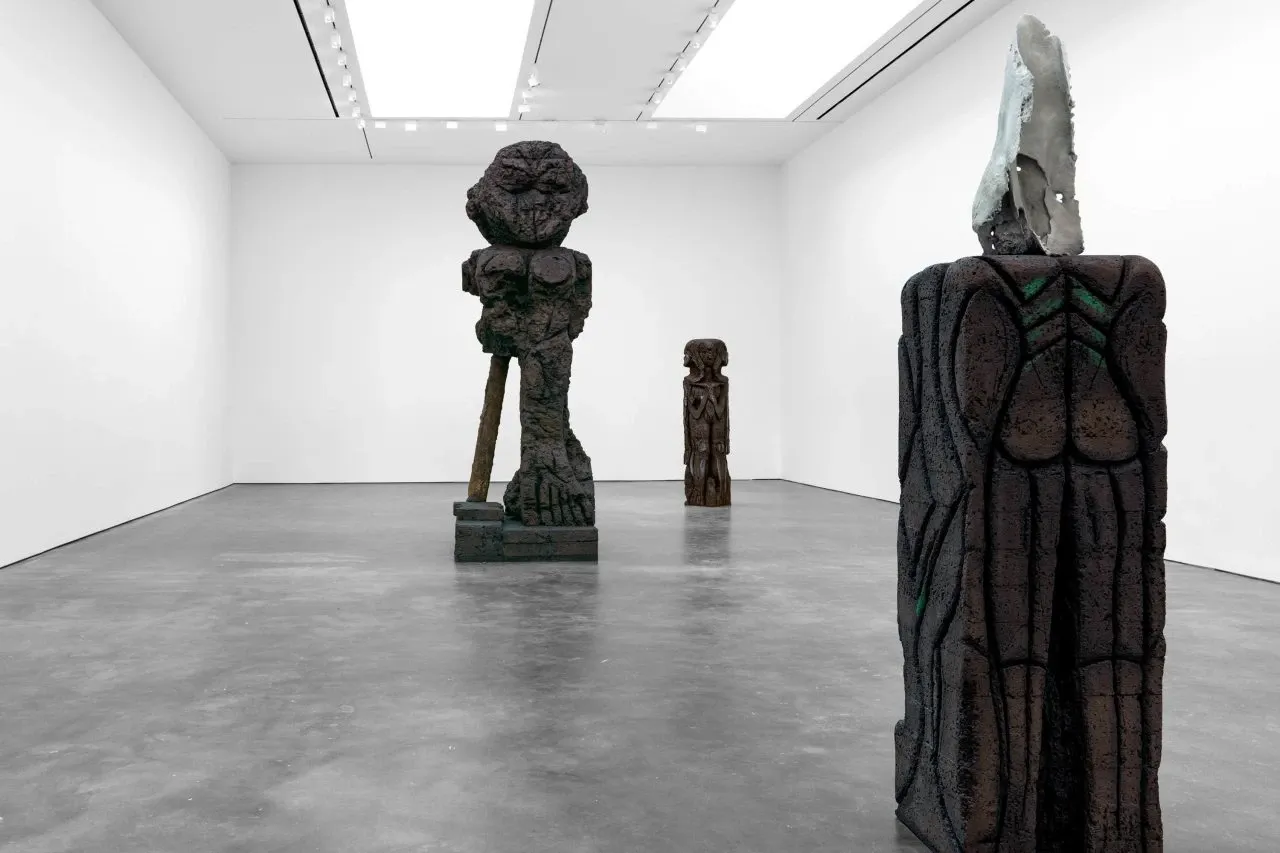 Carne e Dei Caduti L'Orrore Arcaico di Huma Bhabha